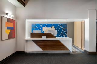 Holiday Inn Express Hotel & Suites Bentonville by IHG - 7