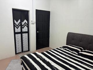 Rafeeqs Homestay - Teluk Intan - 5