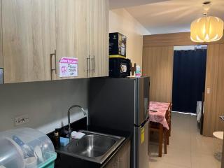 Shore 2 Beds with Balcony&fast Wifi Netflix MOA complex 834 - Manille - 8