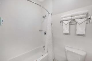 Comfort Suites Redmond Airport - 3