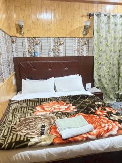 New Kashmir Inn - Gulmarg - 1
