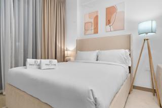 Modern JVC Studio Apt, Pool, Gym & Easy Access to Dubai Roads & Attractions - 1