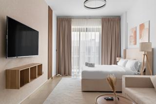 Modern JVC Studio Apt, Pool, Gym & Easy Access to Dubai Roads & Attractions - 8