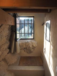 Remote cottage with valley views - 3