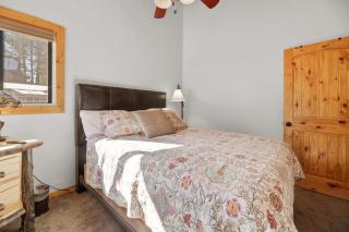 Lakeside Cottage, Charming 3-BDRM Retreat W Hottub - Big Bear Lake - 1