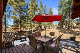 Lakeside Cottage, Charming 3-BDRM Retreat W Hottub - Big Bear Lake - 2