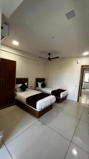 Hotel Shree Hari Om Residency - Ahmedabad - 1