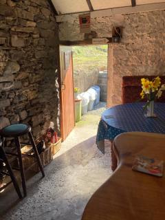 Glór na d'Tonnta Glamping Campervan - 8