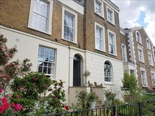 Stunning 2 bedroom flat for families - 8
