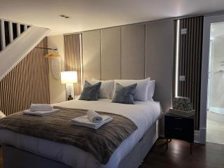 Bespoke one bed apartment by Sefton Park Sleeps 4 - Liverpool - 9