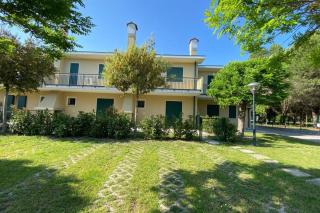 Charming townhouse with garden and pool - Bibione - 7