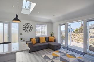 2022 Brand New Stylish Flat in Central Hayle - 5