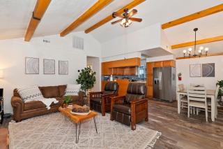 Bear Cub Cottage in Big Bear w/ HotTub & Firepit - Big Bear City - 8