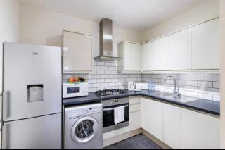 Grand 2 Bed Apartment In London - Croydon - 6