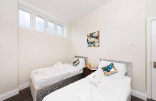 Grand 2 Bed Apartment In London - Croydon - 5