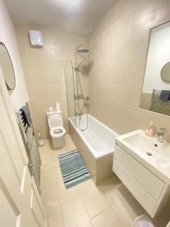 Grand 2 Bed Apartment In London - Croydon - 3