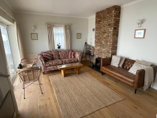 Little Hampton Beach House - 2