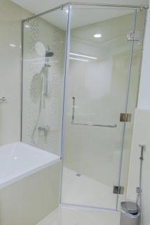 Luxury Two Bedroom Apt Facing Burj Khalifa - 3