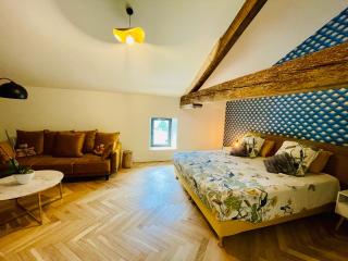 Grande chambre privée au Domaine Laroze - Dieulivol - 9