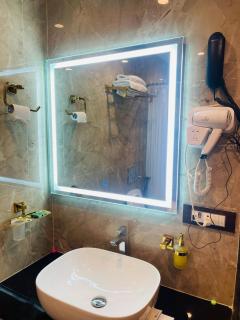 HOTEL DOUBLE CROWN Mumbai AIRPORT T2 - Mumbai - 3