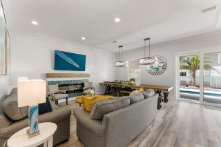 Vast Cay Castle With Private Beach And Game Room - 1