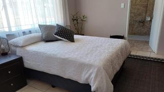 Pangolin Overnight Self-catering Accommodation cc - 2
