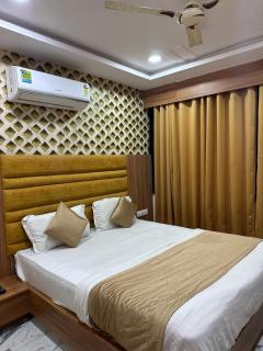 Hotel Royal King - Ahmedabad - 1