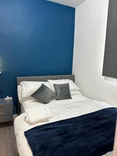 Heathrow Close Comfort Room - 3
