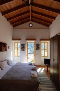 Panoramic View House - Sými - 7