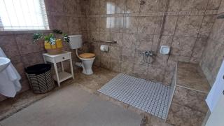 Pangolin Overnight Self-catering Accommodation cc - 9