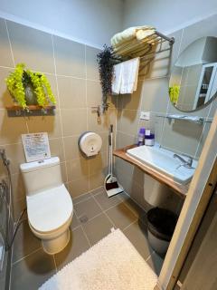 2 Bed's Unit at PICC Near MOA - 3