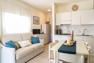 Tastefully furnished flat with lateral sea view - 1