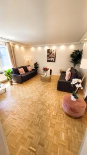 Schöne Schwabing 70m2 sanierte City Wohnung - Munich - 0