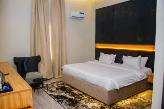 C33 Apartment and Suites - 6