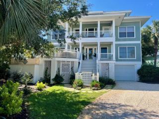 Stunning 6 Bed, 6 Bath Beach View Home with Pool & Jacuzzi, 2 Min Walk to Ocean - Isle of Palms - 9