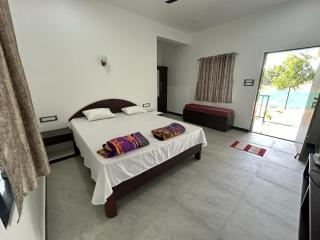 Silver Sand Guest House - Kashid - 5