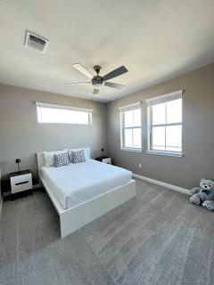 Luxury 2St Home, By Austin Airport, Gym, Pool - Austin - 4