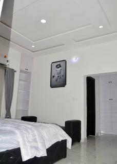 Urban Haven Shortlet Apartments - Iranla - 5