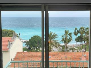 STUDIO EN FACE DE LA PLAGE AVEC une VUE FANTASTIQUE ! - Nice - 9