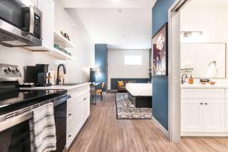 Elegant Downtown Escape with Luxe Vibes - 8