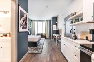 Bold Downtown Stay Inspired by Cher - 8