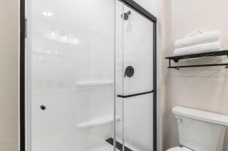 Bold Downtown Stay Inspired by Cher - Macon - 3