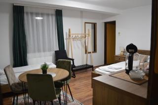 Whispering Pines - Šišava - 2