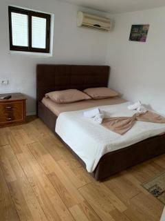Guesthouse N&B - Berat - 9