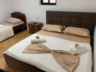 Guesthouse N&B - Berat - 8