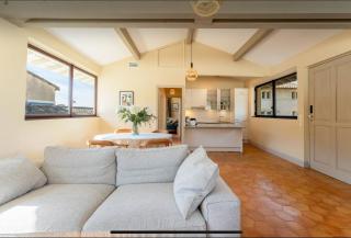 Papissime vue palais des papes clim parking - 7