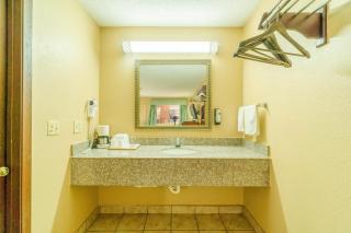 Crown Inn By OYO Denver Tx - Denver City - 2