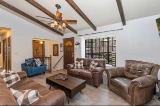 Cozy 3BR, Steps to Trails & Snow, Pool Table - Big Bear City - 5