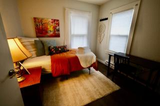 Grand millennial Style UW Cap Hill EV - Seattle - 7