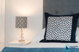 Ultimate Coastal Luxury - 5 Bed, Spacious, Parking, Hot Tub - 5